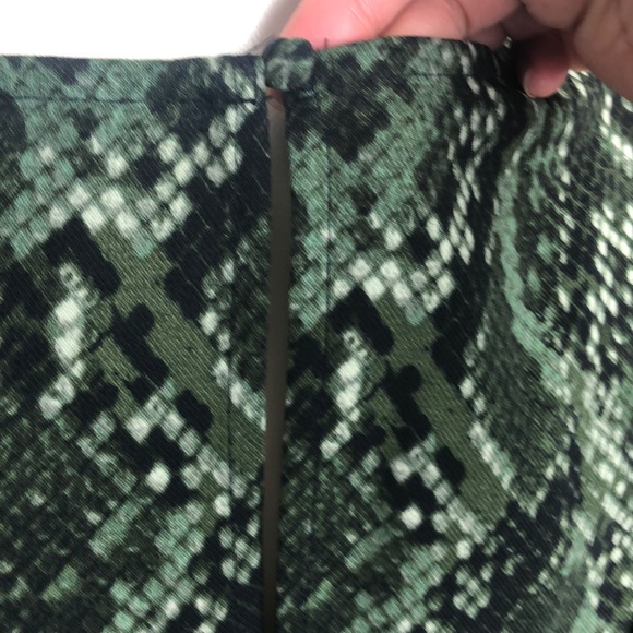 H&M Green Snakeskin Long Sleeve Shift Dress Size 2 - Picture 11 of 14